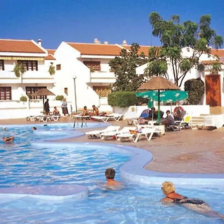 アパート With Heated Pools In
