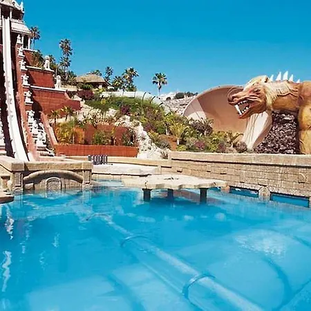 アパート With Heated Pools In
